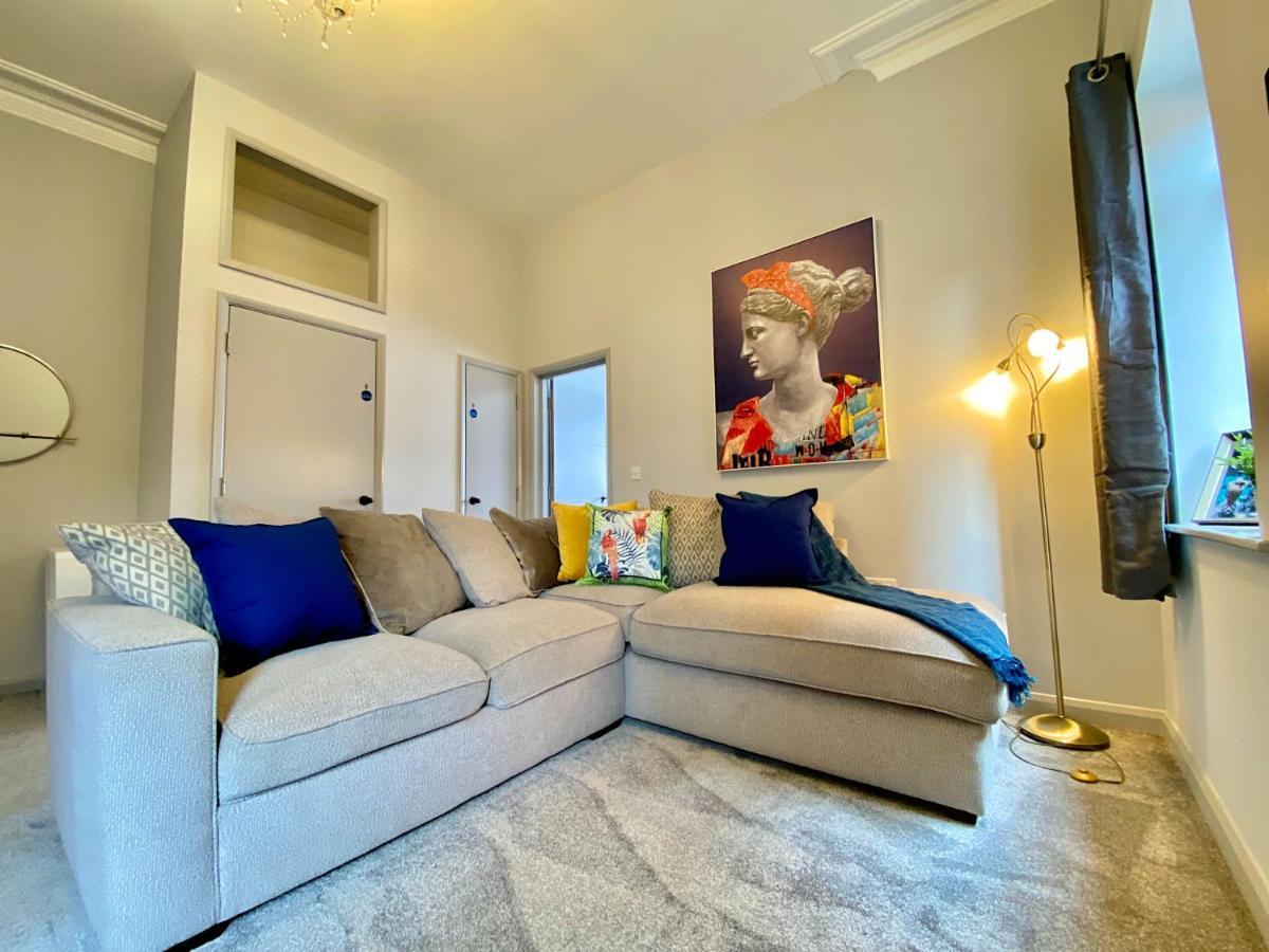 Beautiful Apartment - 5 Minute Walk To The Best Beach! - Great Location - Parking - Fast Wifi - Smart Tv - Newly Decorated - Sleeps Up To 4! Close To Bournemouth & Poole Town Centre Exterior photo