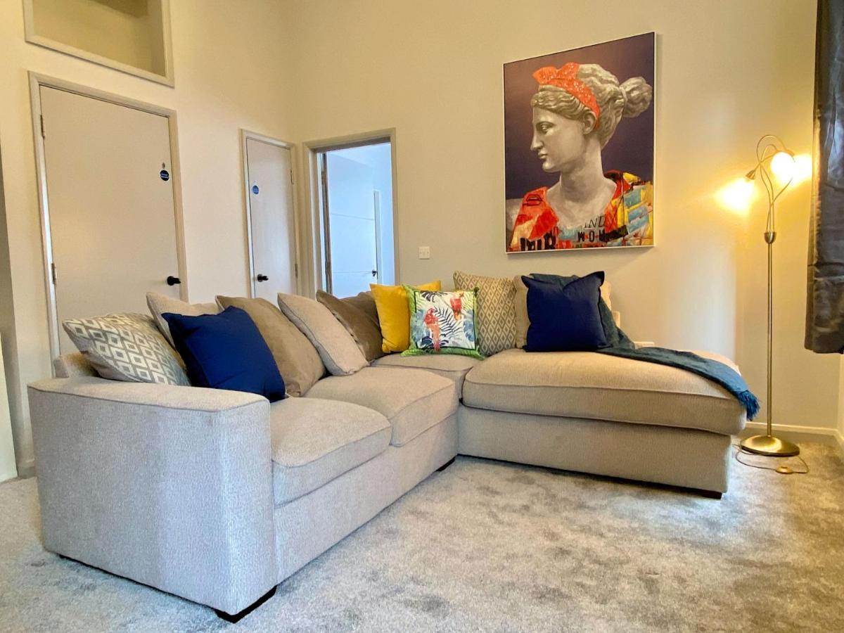 Beautiful Apartment - 5 Minute Walk To The Best Beach! - Great Location - Parking - Fast Wifi - Smart Tv - Newly Decorated - Sleeps Up To 4! Close To Bournemouth & Poole Town Centre Exterior photo