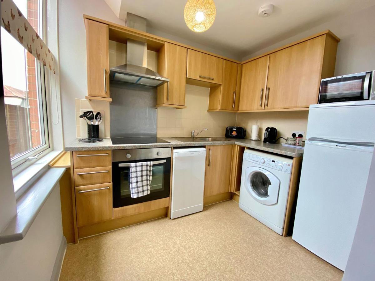 Beautiful Apartment - 5 Minute Walk To The Best Beach! - Great Location - Parking - Fast Wifi - Smart Tv - Newly Decorated - Sleeps Up To 4! Close To Bournemouth & Poole Town Centre Exterior photo