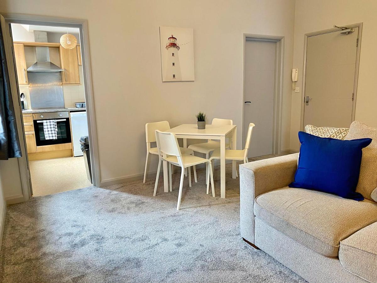 Beautiful Apartment - 5 Minute Walk To The Best Beach! - Great Location - Parking - Fast Wifi - Smart Tv - Newly Decorated - Sleeps Up To 4! Close To Bournemouth & Poole Town Centre Exterior photo
