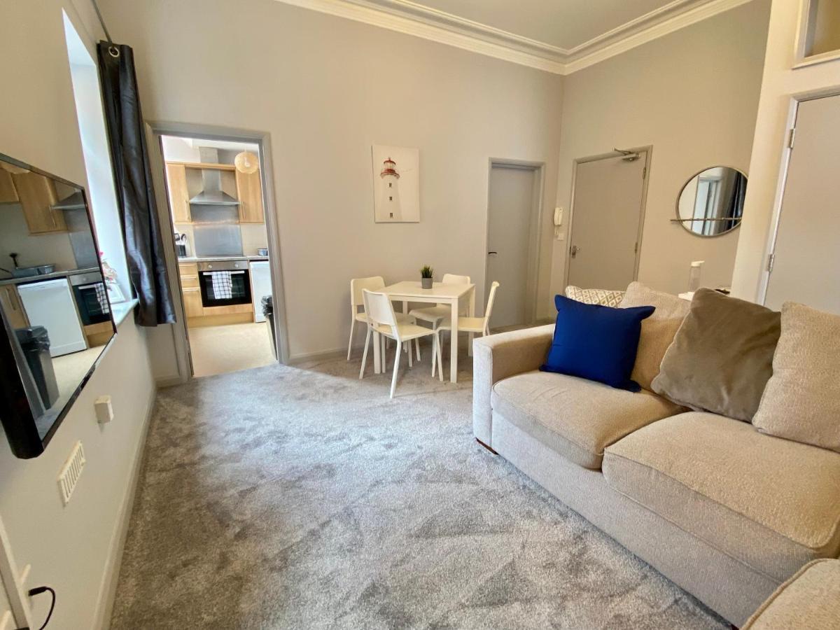 Beautiful Apartment - 5 Minute Walk To The Best Beach! - Great Location - Parking - Fast Wifi - Smart Tv - Newly Decorated - Sleeps Up To 4! Close To Bournemouth & Poole Town Centre Exterior photo