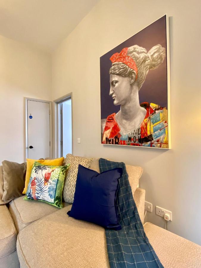 Beautiful Apartment - 5 Minute Walk To The Best Beach! - Great Location - Parking - Fast Wifi - Smart Tv - Newly Decorated - Sleeps Up To 4! Close To Bournemouth & Poole Town Centre Exterior photo