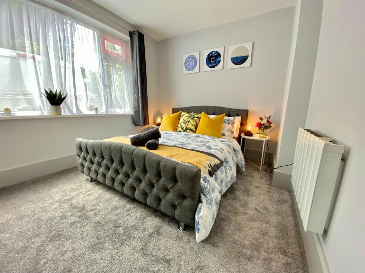 Beautiful Apartment - 5 Minute Walk To The Best Beach! - Great Location - Parking - Fast Wifi - Smart Tv - Newly Decorated - Sleeps Up To 4! Close To Bournemouth & Poole Town Centre Exterior photo